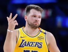 28quan-关于东契奇回归赛场，战术调整首场状态亮眼，阿森纳观众沸腾！的信息