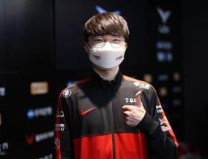 28圈-Faker回归赛场，势不可挡首场状态亮眼，RNG观众沸腾！的简单介绍