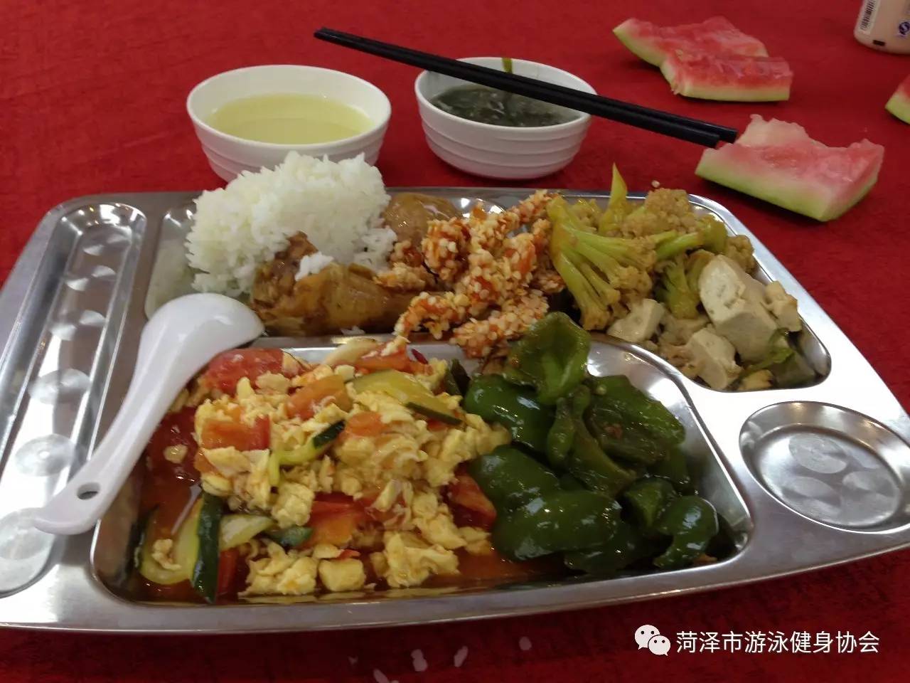 28圈- 游泳联赛上演强强对话，燕赵霹雳队读秒扳平岭东天虎队，团队配合流畅；重拾自信的夜晚