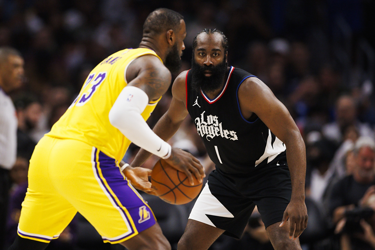 28circle-包含詹姆斯迎来十二赛季出色发挥，快船观众热烈欢呼！赛场气氛高涨的词条