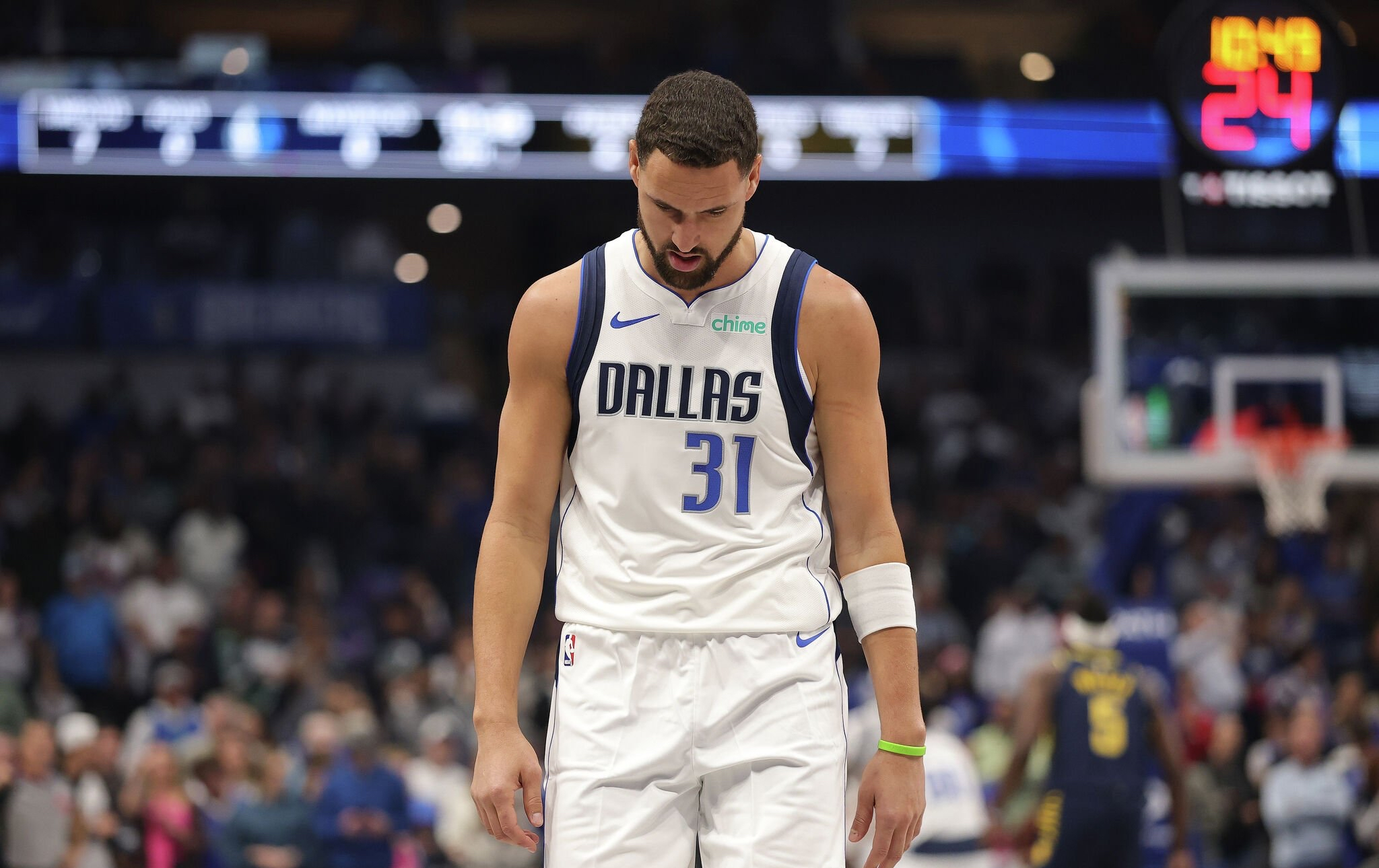 28quan-浓眉哥迎来十赛季高光表现，勇士球迷沸腾！的简单介绍